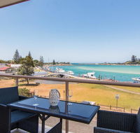 Shoreline 7 with 180 degree water views - Accommodation Main Beach