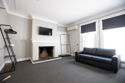 Horse And Jockey Hotel Homebush - Accommodation Main Beach 2