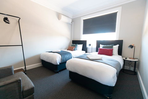 Horse And Jockey Hotel Homebush - Accommodation Main Beach 7