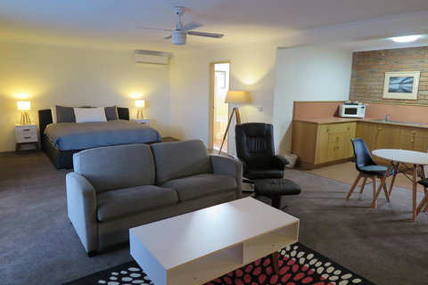 Summerhill Motor Inn - Accommodation Main Beach 38