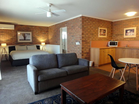 Summerhill Motor Inn - Accommodation Main Beach 35