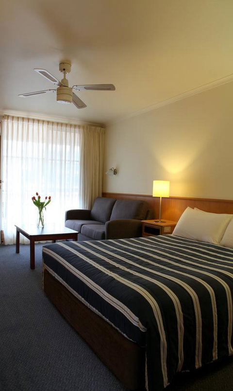 Summerhill Motor Inn - Accommodation Main Beach 13