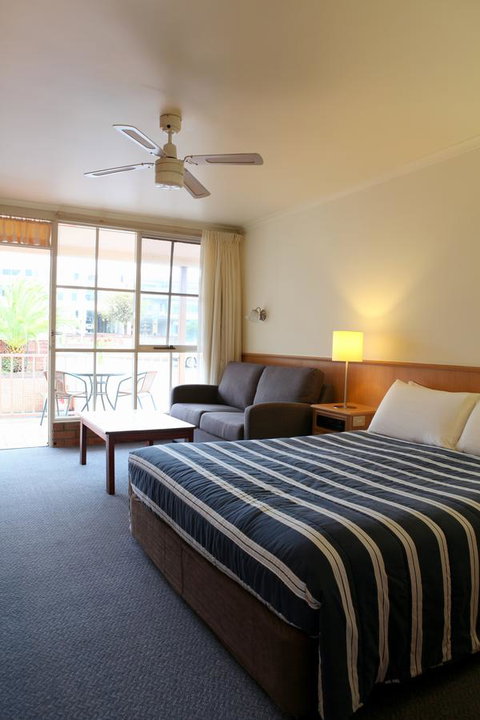 Summerhill Motor Inn - Accommodation Main Beach 33