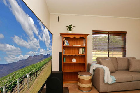 JE Guesthouse, Central To All The Hunter Valley Has To Offer - Accommodation Main Beach 5