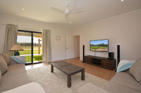 JE Guesthouse, Central To All The Hunter Valley Has To Offer - Accommodation Main Beach 4