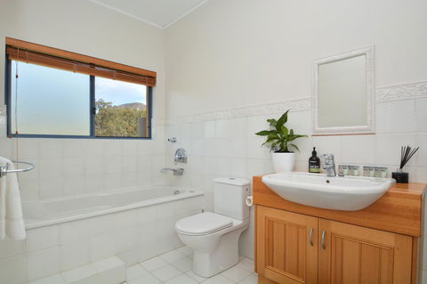 JE Guesthouse, Central To All The Hunter Valley Has To Offer - Accommodation Main Beach 23