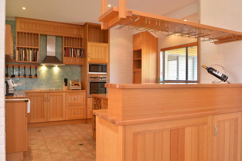JE Guesthouse, Central To All The Hunter Valley Has To Offer - Accommodation Main Beach 11