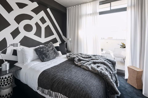 The Collectionist Newtown - Accommodation Main Beach 5