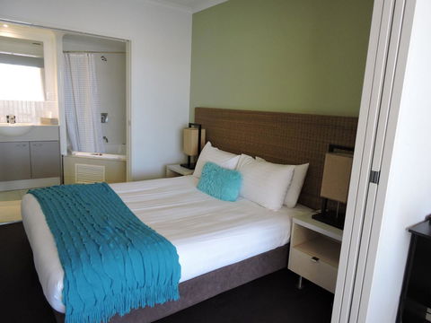 BASE Holidays - Ettalong Beach Premium Apartments - Accommodation Main Beach 4