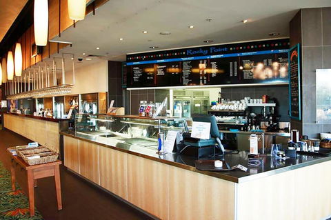 BASE Holidays - Ettalong Beach Premium Apartments - Accommodation Main Beach 2