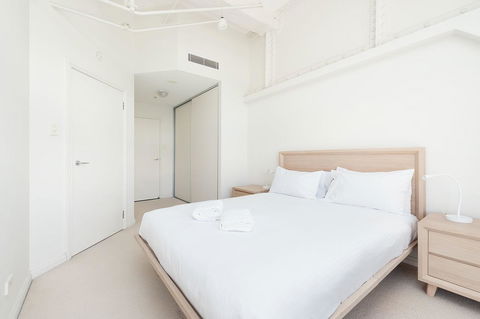 Waterfront Apartment On Sydney Harbour - Accommodation Main Beach 10