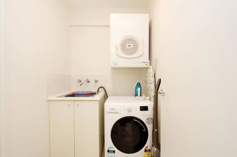 Waterfront Apartment On Sydney Harbour - Accommodation Main Beach 9