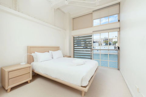 Waterfront Apartment On Sydney Harbour - Accommodation Main Beach 0