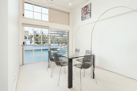 Waterfront Apartment On Sydney Harbour - Accommodation Main Beach 2