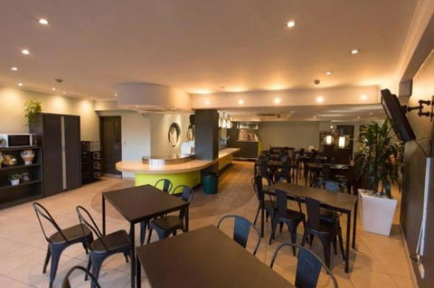 Hotel Hacienda - Accommodation Main Beach 6