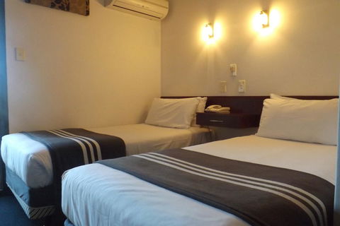 Hotel Hacienda - Accommodation Main Beach 15