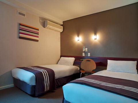 Hotel Hacienda - Accommodation Main Beach 14