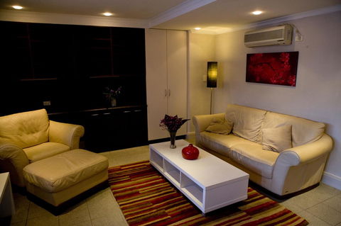 Hotel Hacienda - Accommodation Main Beach 28