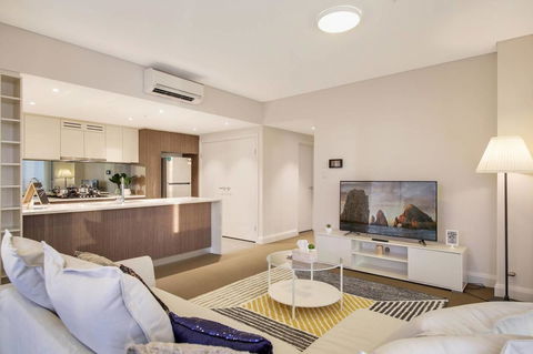 Stunning Sunset Water View 2BEDs On High Rises - Accommodation Main Beach 1