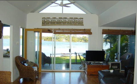 Swan Bay Hideaway - Accommodation Main Beach 12
