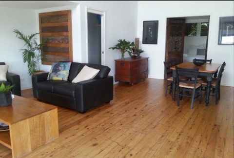 Swan Bay Hideaway - Accommodation Main Beach 2