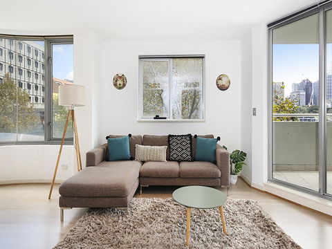 Lower Bridge And Sails - Executive 2BR Darlinghurst Apartment With Balcony And Rooftop Views - Accommodation Main Beach 4
