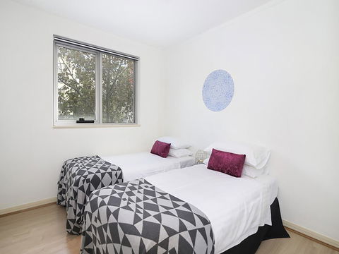 Lower Bridge And Sails - Executive 2BR Darlinghurst Apartment With Balcony And Rooftop Views - Accommodation Main Beach 8