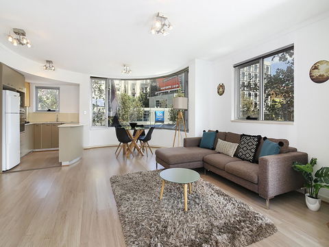 Lower Bridge And Sails - Executive 2BR Darlinghurst Apartment With Balcony And Rooftop Views - Accommodation Main Beach 0