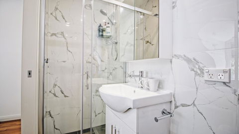 Cozy 5 Bed House In Sydney - Accommodation Main Beach 16