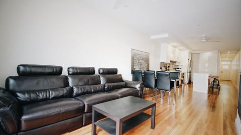 Cozy 5 Bed House In Sydney - Accommodation Main Beach 6
