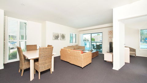 Pacific Blue, Salamander Bay - Accommodation Main Beach 35
