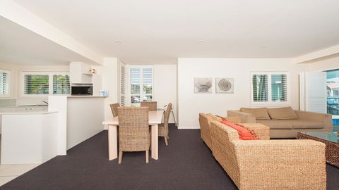 Pacific Blue, Salamander Bay - Accommodation Main Beach 33