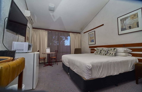 The Apple Inn - Accommodation Main Beach 2