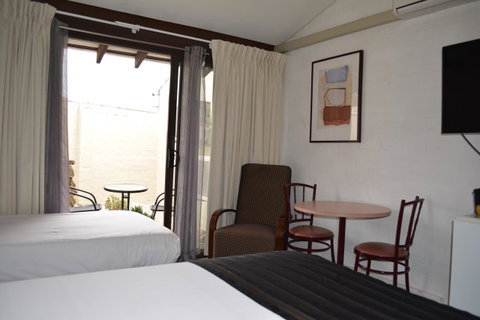 The Apple Inn - Accommodation Main Beach 17