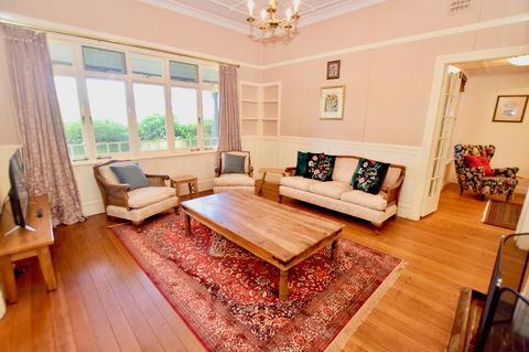 Dangal Gardens - Accommodation Main Beach 6