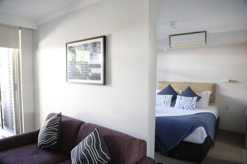 The Blenheim - Accommodation Main Beach 5