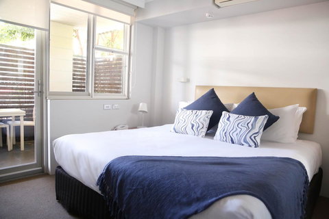 The Blenheim - Accommodation Main Beach 4