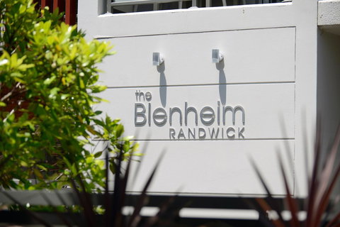 The Blenheim - Accommodation Main Beach 11
