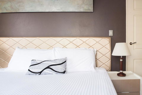 Seasons Harbour Plaza - Accommodation Main Beach 10