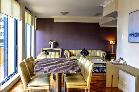 Seasons Harbour Plaza - Accommodation Main Beach 34