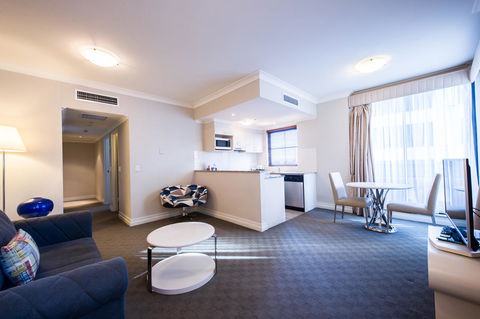 Seasons Harbour Plaza - Accommodation Main Beach 35