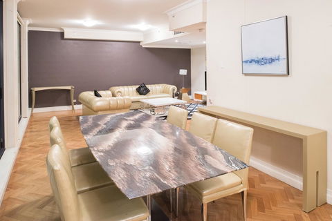Seasons Harbour Plaza - Accommodation Main Beach 9