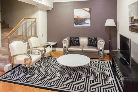 Seasons Harbour Plaza - Accommodation Main Beach 17
