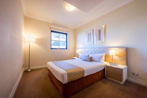 Seasons Harbour Plaza - Accommodation Main Beach 32