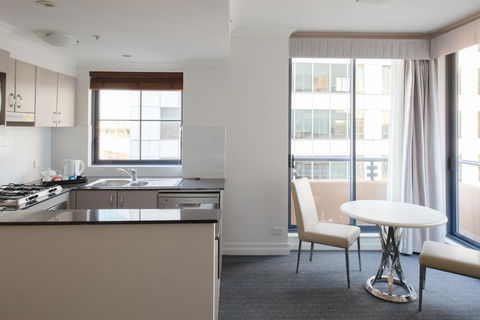 Seasons Harbour Plaza - Accommodation Main Beach 2