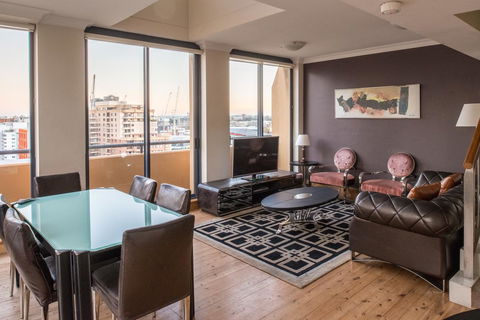 Seasons Harbour Plaza - Accommodation Main Beach 13