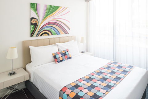 Seasons Harbour Plaza - Accommodation Main Beach 0