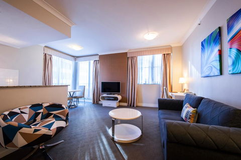 Seasons Harbour Plaza - Accommodation Main Beach 29