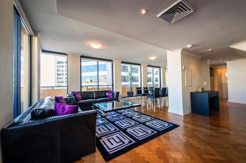 Seasons Harbour Plaza - Accommodation Main Beach 26