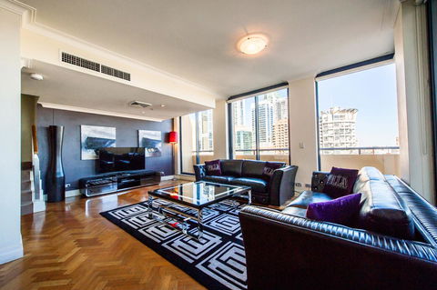 Seasons Harbour Plaza - Accommodation Main Beach 30